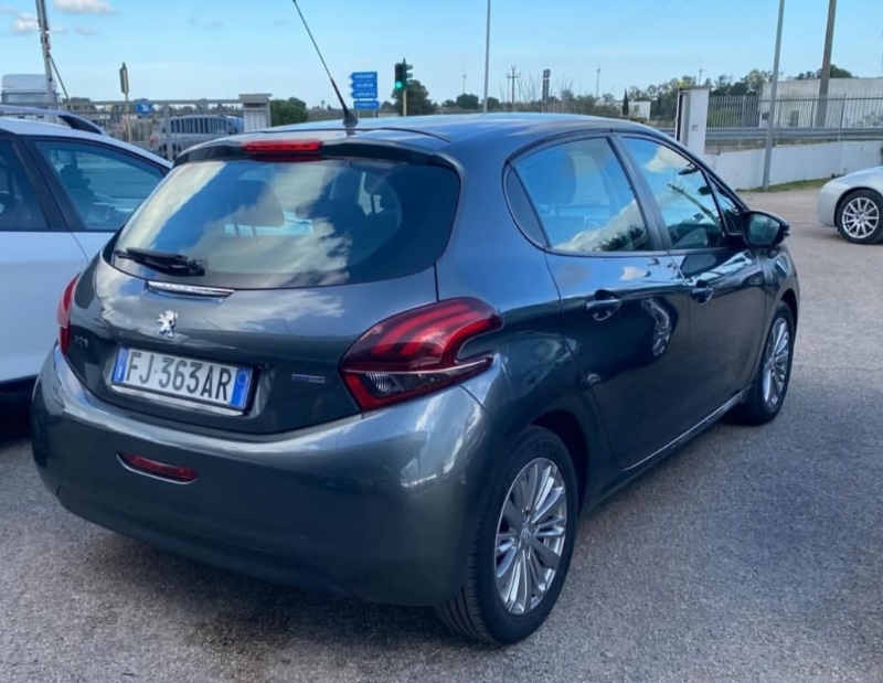 Peugeot-208 07/06/2017 00:00:00 Benzina in vendita