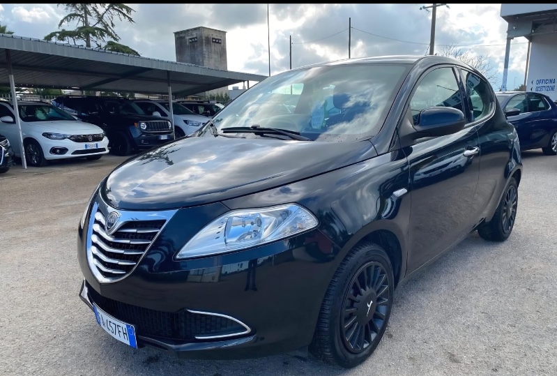 Lancia-Ypsilon 15/06/2015 00:00:00 Benzina in vendita