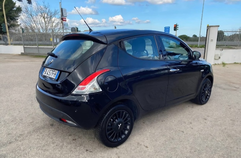 Lancia-Ypsilon 15/06/2015 00:00:00 Benzina in vendita